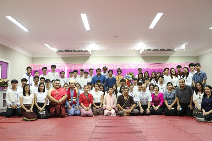 หน่วยกิจการนิสิตและทำนุบำรุงศิลปวัฒนธรรม ร่วมกับสโมสรนิสิตคณะรัฐศาสตร์และสังคมศาสตร์ มหาวิทยาลัยพะเยา ดำเนินโครงการสระเกล้าดำหัว ป๋าเวณีปี๋ใหม่เมือง ประจำปีการศึกษา 2561