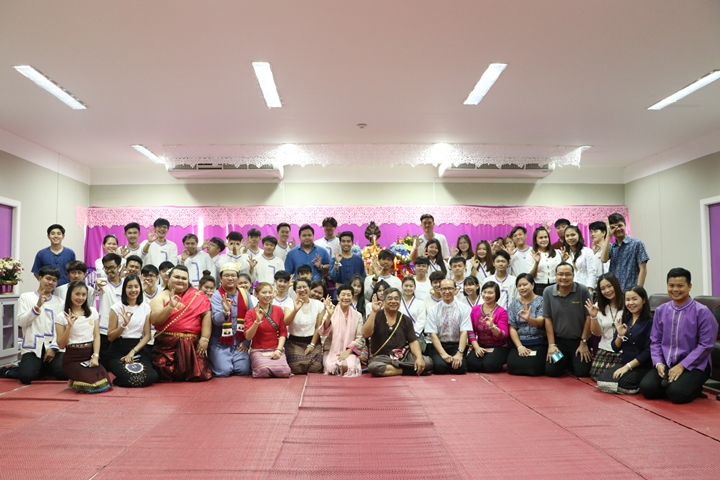 หน่วยกิจการนิสิตและทำนุบำรุงศิลปวัฒนธรรม ร่วมกับสโมสรนิสิตคณะรัฐศาสตร์และสังคมศาสตร์ มหาวิทยาลัยพะเยา ดำเนินโครงการสระเกล้าดำหัว ป๋าเวณีปี๋ใหม่เมือง ประจำปีการศึกษา 2561