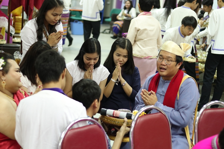 หน่วยกิจการนิสิตและทำนุบำรุงศิลปวัฒนธรรม ร่วมกับสโมสรนิสิตคณะรัฐศาสตร์และสังคมศาสตร์ มหาวิทยาลัยพะเยา ดำเนินโครงการสระเกล้าดำหัว ป๋าเวณีปี๋ใหม่เมือง ประจำปีการศึกษา 2561