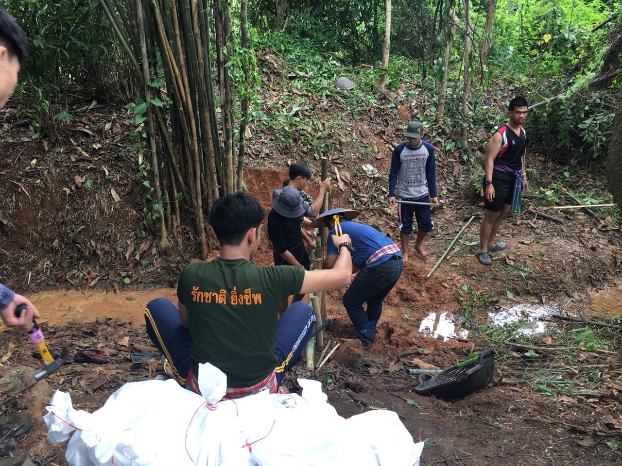 คณะรัฐศาสตร์และสังคมศาสตร์ มหาวิทยาลัยพะเยา ร่วมดำเนินกิจกรรม 1 คณะ 1 ฝายชะลอน้ำ ตามรอยพ่อสืบสานพระราชปณิธานในหลวงรัชกาลที่ 9 ณ ห้วยเคียน โรงเรียนบ้านห้วยเคียน ต.แม่กา อ.เมืองพะเยา จ.พะเยา 