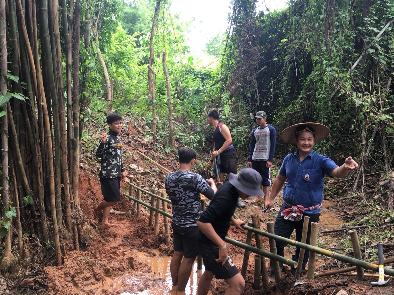 คณะรัฐศาสตร์และสังคมศาสตร์ มหาวิทยาลัยพะเยา ร่วมดำเนินกิจกรรม 1 คณะ 1 ฝายชะลอน้ำ ตามรอยพ่อสืบสานพระราชปณิธานในหลวงรัชกาลที่ 9 ณ ห้วยเคียน โรงเรียนบ้านห้วยเคียน ต.แม่กา อ.เมืองพะเยา จ.พะเยา 