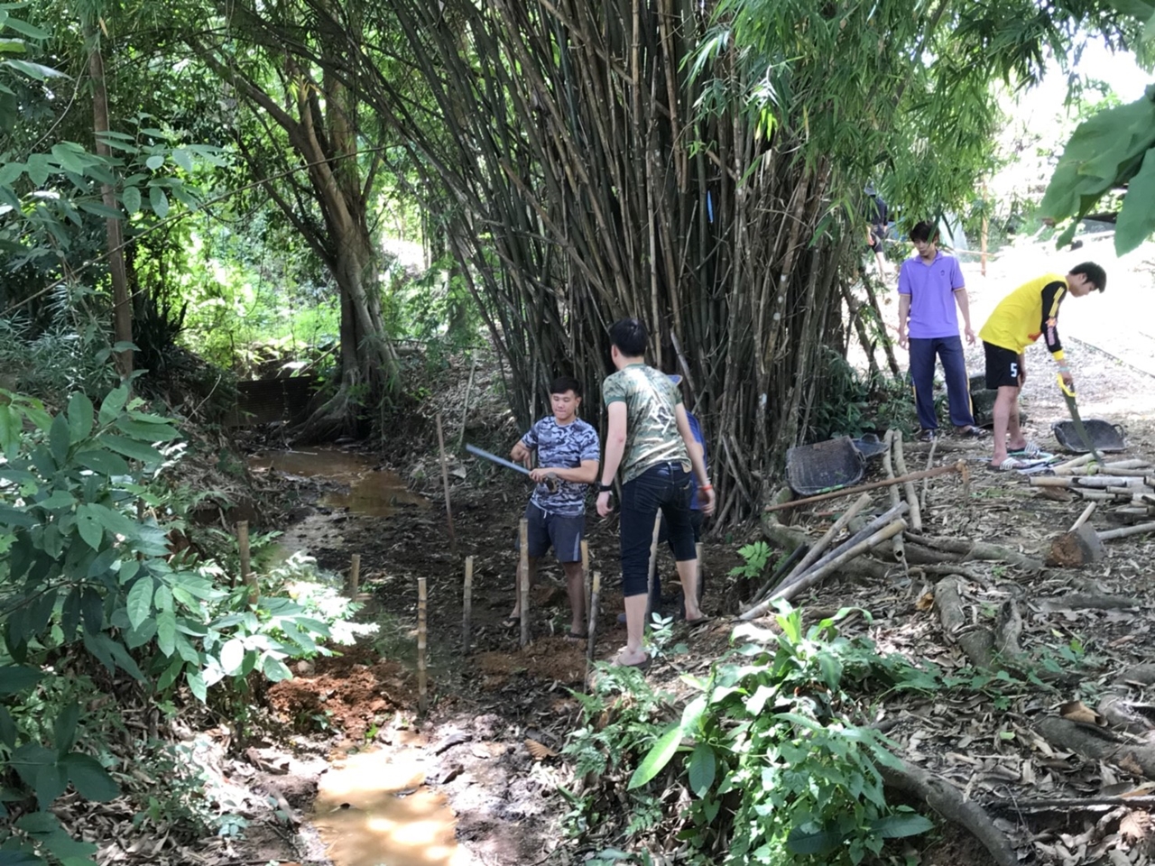 คณะรัฐศาสตร์และสังคมศาสตร์ มหาวิทยาลัยพะเยา ร่วมดำเนินกิจกรรม 1 คณะ 1 ฝายชะลอน้ำ ตามรอยพ่อสืบสานพระราชปณิธานในหลวงรัชกาลที่ 9 ณ ห้วยเคียน โรงเรียนบ้านห้วยเคียน ต.แม่กา อ.เมืองพะเยา จ.พะเยา 