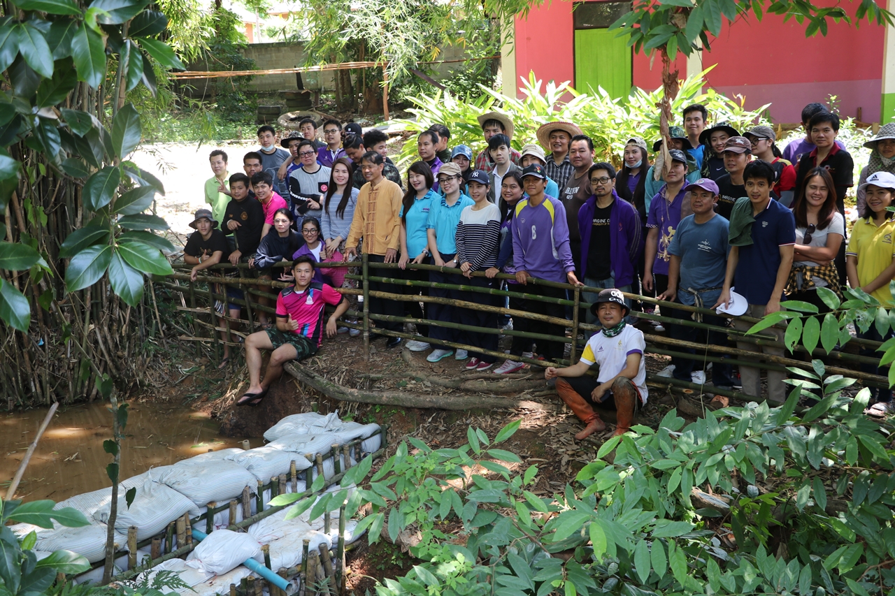 คณะรัฐศาสตร์และสังคมศาสตร์ มหาวิทยาลัยพะเยา ร่วมดำเนินกิจกรรม 1 คณะ 1 ฝายชะลอน้ำ ตามรอยพ่อสืบสานพระราชปณิธานในหลวงรัชกาลที่ 9 ณ ห้วยเคียน โรงเรียนบ้านห้วยเคียน ต.แม่กา อ.เมืองพะเยา จ.พะเยา 