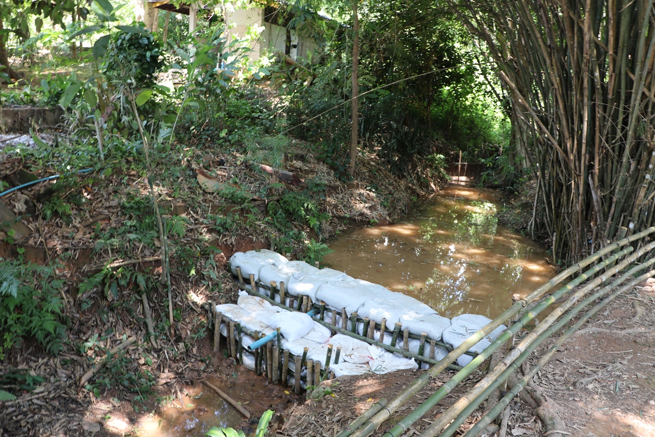 คณะรัฐศาสตร์และสังคมศาสตร์ มหาวิทยาลัยพะเยา ร่วมดำเนินกิจกรรม 1 คณะ 1 ฝายชะลอน้ำ ตามรอยพ่อสืบสานพระราชปณิธานในหลวงรัชกาลที่ 9 ณ ห้วยเคียน โรงเรียนบ้านห้วยเคียน ต.แม่กา อ.เมืองพะเยา จ.พะเยา 