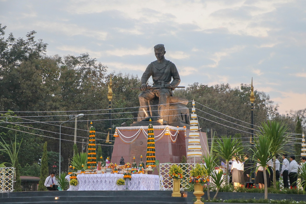 คณะรัฐศาสตร์และสังคมศาสตร์ มหาวิทยาลัยพะเยา เข้าร่วมพิธีบวงสรวงสมเด็จพระนเรศวรมหาราชและพิธีวันยุทธหัตถีสมเด็จพระนเรศวรมหาราช ณ ลานพระบรมราชานุสาวรีย์สมเด็จพระนเรศวรมหาราช มหาวิทยาลัยพะเยา 