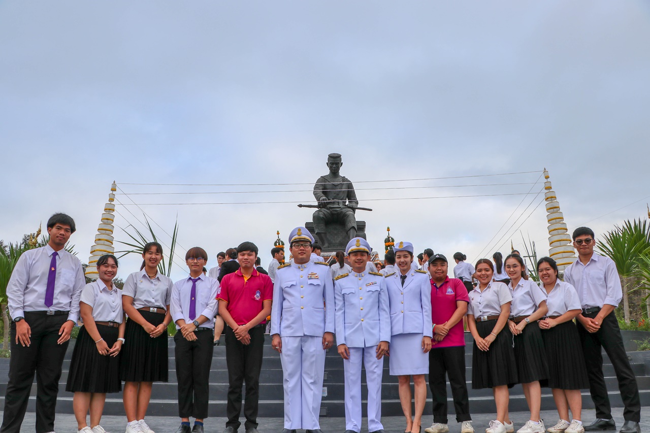 คณะรัฐศาสตร์และสังคมศาสตร์ มหาวิทยาลัยพะเยา เข้าร่วมพิธีบวงสรวงสมเด็จพระนเรศวรมหาราชและพิธีวันยุทธหัตถีสมเด็จพระนเรศวรมหาราช ณ ลานพระบรมราชานุสาวรีย์สมเด็จพระนเรศวรมหาราช มหาวิทยาลัยพะเยา 