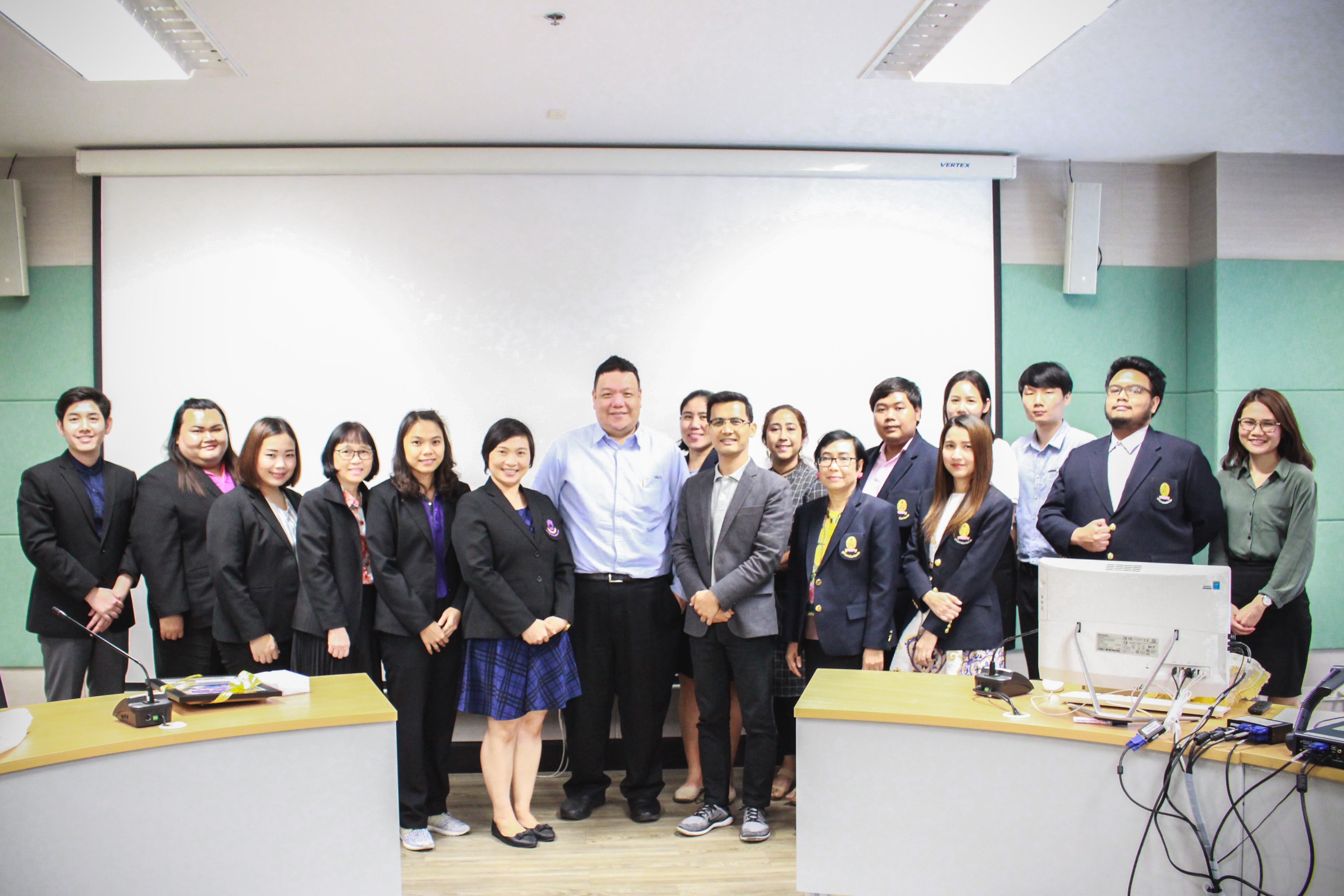 คณะรัฐศาสตร์และสังคมศาสตร์ มหาวิทยาลัยพะเยา แลกเปลี่ยนเรียนรู้การจัดการหลักสูตรและรูปแบบการจัดการเรียนการสอน ณ คณะรัฐศาสตร์ จุฬาลงกรณ์มหาวิทยาลัย