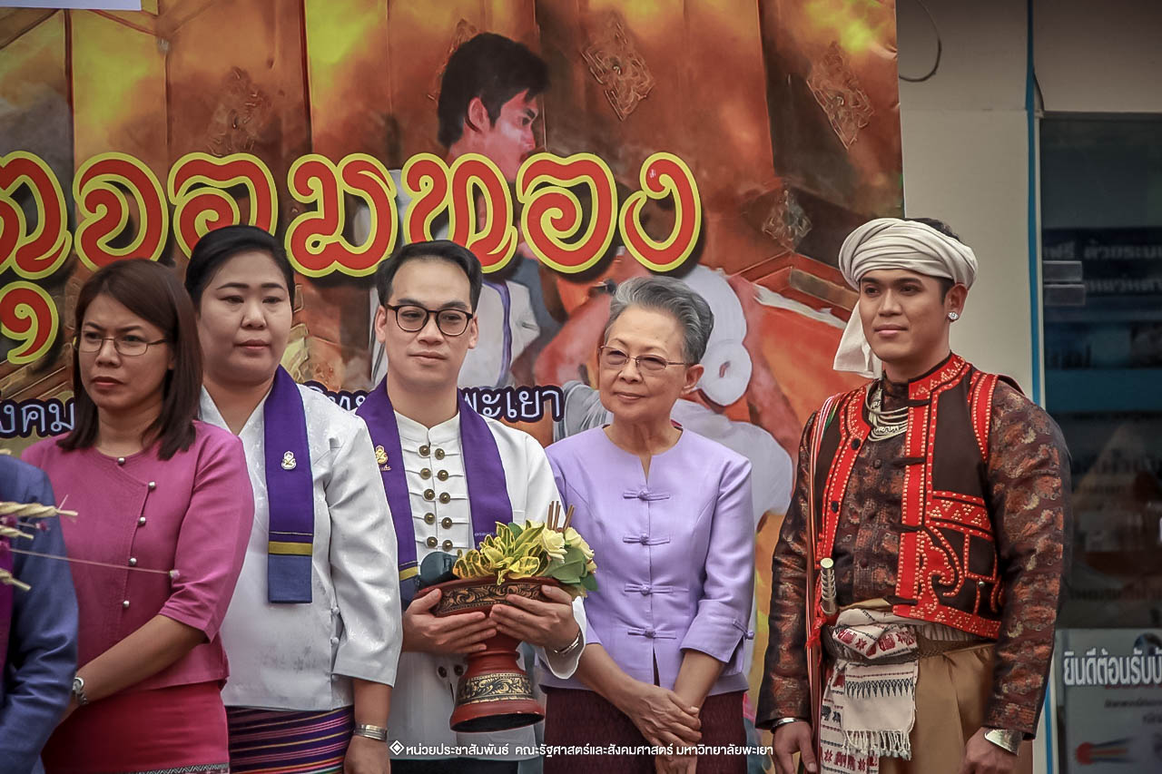 คณะรัฐศาสตร์และสังคมศาสตร์ มหาวิทยาลัยพะเยา ร่วมโครงการ “ประเพณีแห่ผ้าห่มพระธาตุจอมทอง” ครั้งที่ 4 โดยความร่วมมือระหว่างคณะศิลปศาสตร์ คณะรัฐศาสตร์และสังคมศาสตร์ และวิทยาลัยการศึกษา มหาวิทยาลัยพะเยา 