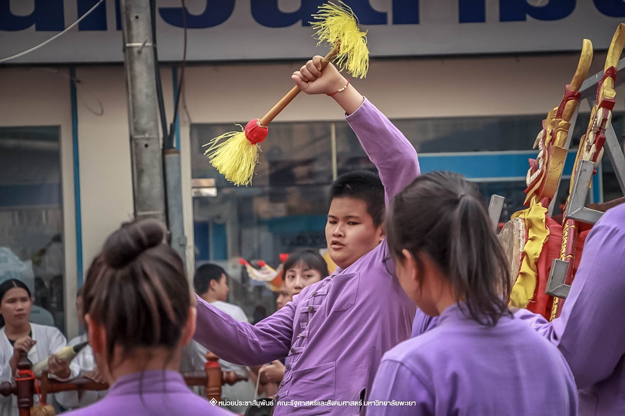 คณะรัฐศาสตร์และสังคมศาสตร์ มหาวิทยาลัยพะเยา ร่วมโครงการ “ประเพณีแห่ผ้าห่มพระธาตุจอมทอง” ครั้งที่ 4 โดยความร่วมมือระหว่างคณะศิลปศาสตร์ คณะรัฐศาสตร์และสังคมศาสตร์ และวิทยาลัยการศึกษา มหาวิทยาลัยพะเยา 