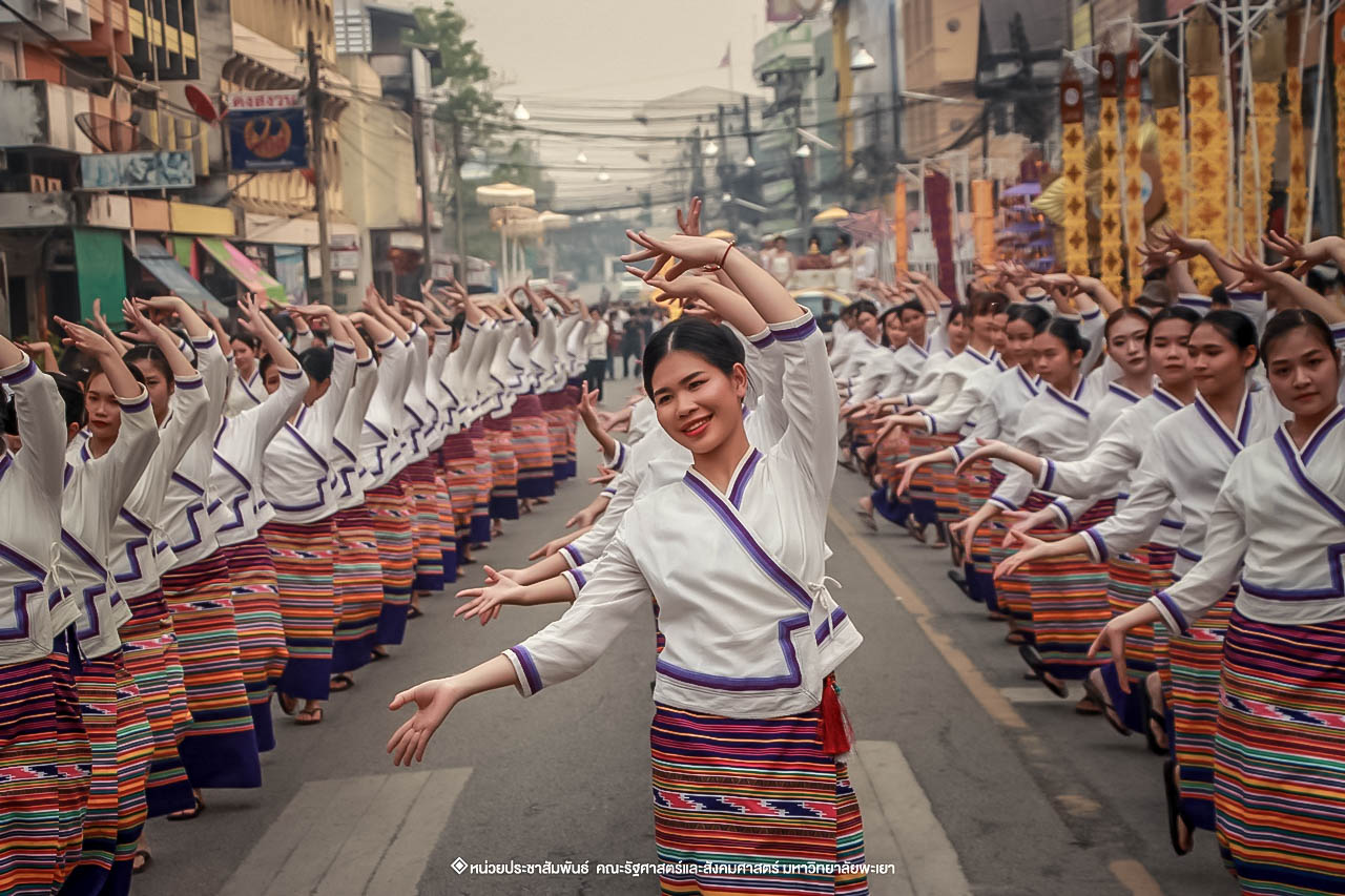 คณะรัฐศาสตร์และสังคมศาสตร์ มหาวิทยาลัยพะเยา ร่วมโครงการ “ประเพณีแห่ผ้าห่มพระธาตุจอมทอง” ครั้งที่ 4 โดยความร่วมมือระหว่างคณะศิลปศาสตร์ คณะรัฐศาสตร์และสังคมศาสตร์ และวิทยาลัยการศึกษา มหาวิทยาลัยพะเยา 