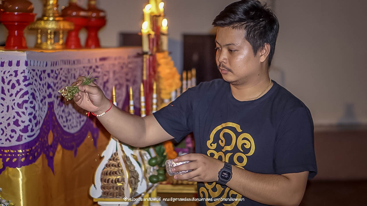 คณะรัฐศาสตร์และสังคมศาสตร์ มหาวิทยาลัยพะเยา ร่วมโครงการ “ประเพณีแห่ผ้าห่มพระธาตุจอมทอง” ครั้งที่ 4 โดยความร่วมมือระหว่างคณะศิลปศาสตร์ คณะรัฐศาสตร์และสังคมศาสตร์ และวิทยาลัยการศึกษา มหาวิทยาลัยพะเยา 