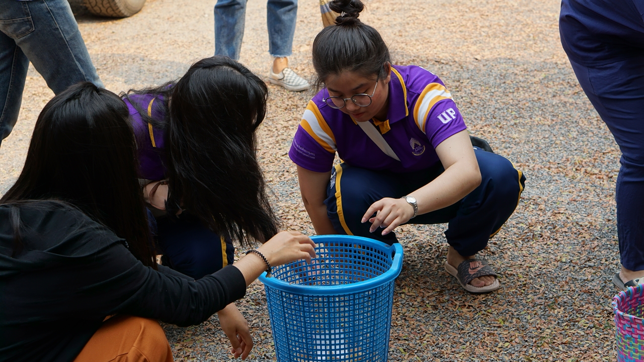 คณะรัฐศาสตร์และสังคมศาสตร์ มหาวิทยาลัยพะเยา จัดกิจกรรม “จิตอาสาพัฒนาอาราม เฉลิมพระเกียรติ”