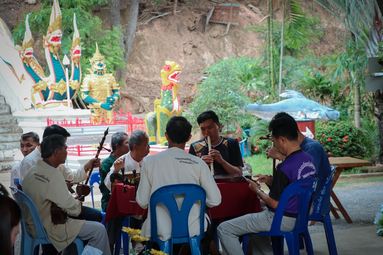 คณะรัฐศาสตร์และสังคมศาสตร์ มหาวิทยาลัยพะเยา ร่วมกิจกรรม “ข่วงผญ๋า”หรือ“ลานองค์ความรู้” ที่จัดขึ้นโดยทางศูนย์การเรียนรู้ผู้สูงวัยวัดแม่กาห้วยเคียน 