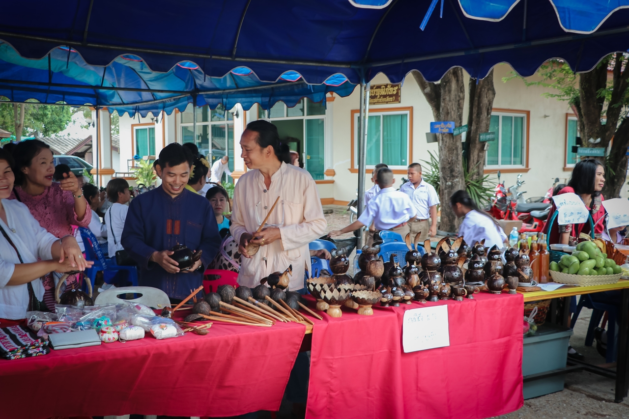 คณะรัฐศาสตร์และสังคมศาสตร์ มหาวิทยาลัยพะเยา ร่วมกิจกรรม “ข่วงผญ๋า”หรือ“ลานองค์ความรู้” ที่จัดขึ้นโดยทางศูนย์การเรียนรู้ผู้สูงวัยวัดแม่กาห้วยเคียน 