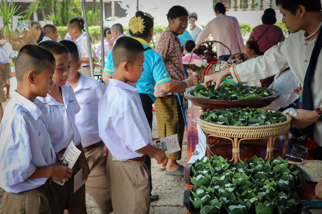 คณะรัฐศาสตร์และสังคมศาสตร์ มหาวิทยาลัยพะเยา ร่วมกิจกรรม “ข่วงผญ๋า”หรือ“ลานองค์ความรู้” ที่จัดขึ้นโดยทางศูนย์การเรียนรู้ผู้สูงวัยวัดแม่กาห้วยเคียน 