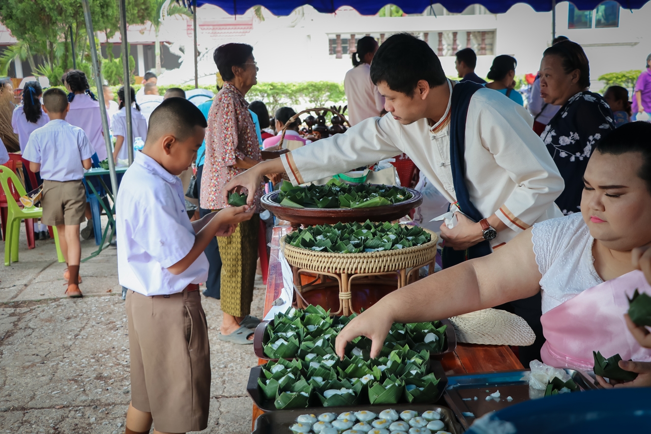 คณะรัฐศาสตร์และสังคมศาสตร์ มหาวิทยาลัยพะเยา ร่วมกิจกรรม “ข่วงผญ๋า”หรือ“ลานองค์ความรู้” ที่จัดขึ้นโดยทางศูนย์การเรียนรู้ผู้สูงวัยวัดแม่กาห้วยเคียน 