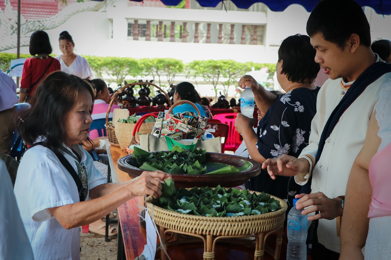คณะรัฐศาสตร์และสังคมศาสตร์ มหาวิทยาลัยพะเยา ร่วมกิจกรรม “ข่วงผญ๋า”หรือ“ลานองค์ความรู้” ที่จัดขึ้นโดยทางศูนย์การเรียนรู้ผู้สูงวัยวัดแม่กาห้วยเคียน 