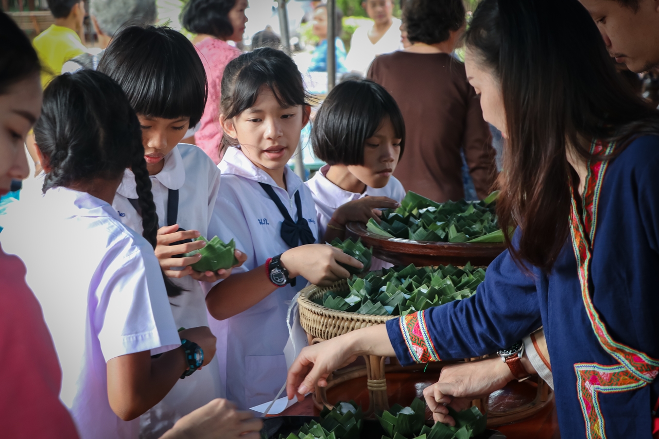 คณะรัฐศาสตร์และสังคมศาสตร์ มหาวิทยาลัยพะเยา ร่วมกิจกรรม “ข่วงผญ๋า”หรือ“ลานองค์ความรู้” ที่จัดขึ้นโดยทางศูนย์การเรียนรู้ผู้สูงวัยวัดแม่กาห้วยเคียน 