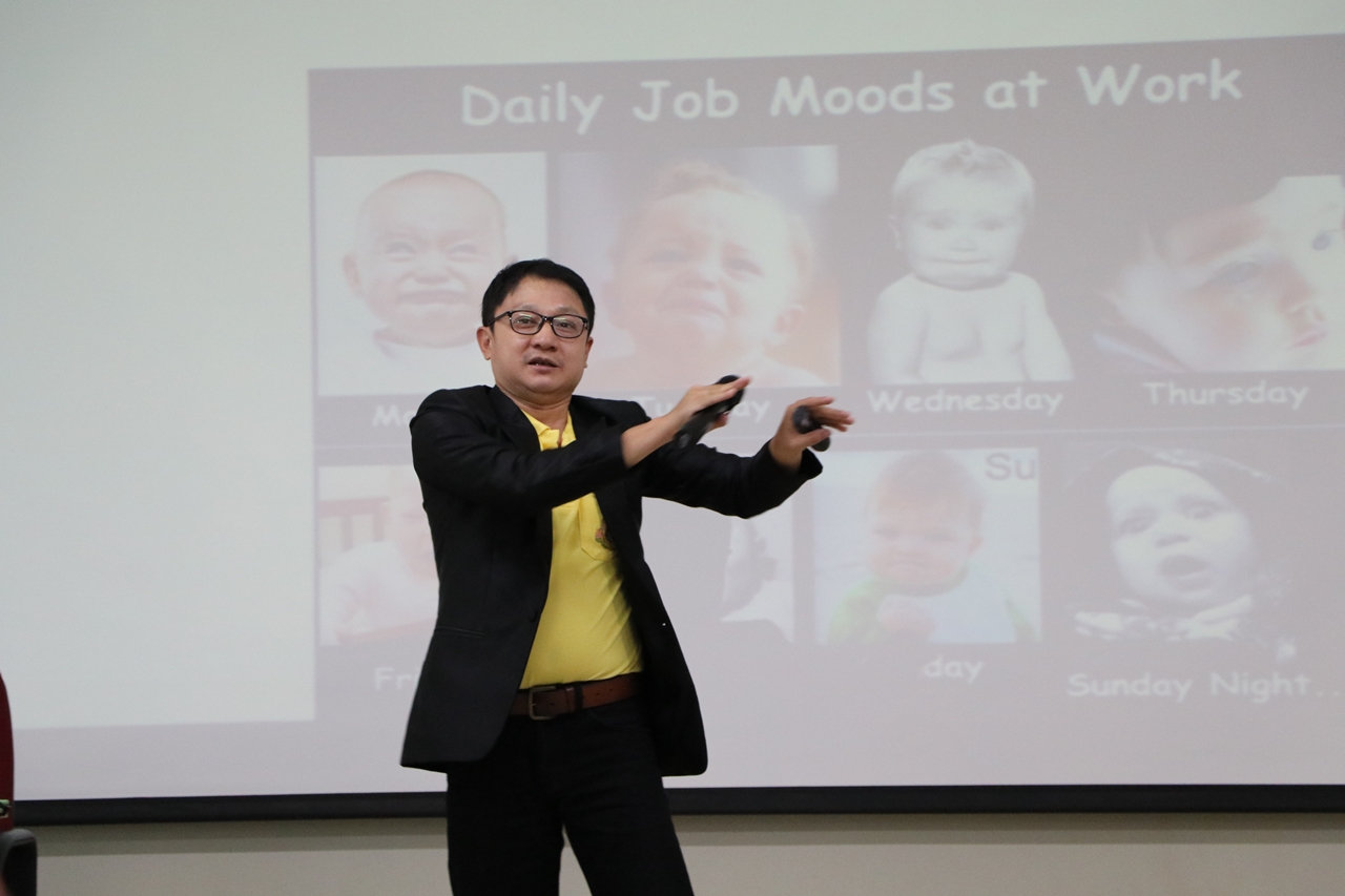 คณะรัฐศาสตร์และสังคมศาสตร์ มหาวิทยาลัยพะเยา จัดงานสัมมนาวิชาการด้านรัฐศาสตร์และสังคมศาสตร์  สัมมนารัฐศาสตร์และสังคมศาสตร์วิชาการ “คนเล็กในโลกที่แปรปรวน” เนื่องในโอกาสครบรอบ 5 ปี คณะรัฐศาสตร์และสังคมศาสตร์ 