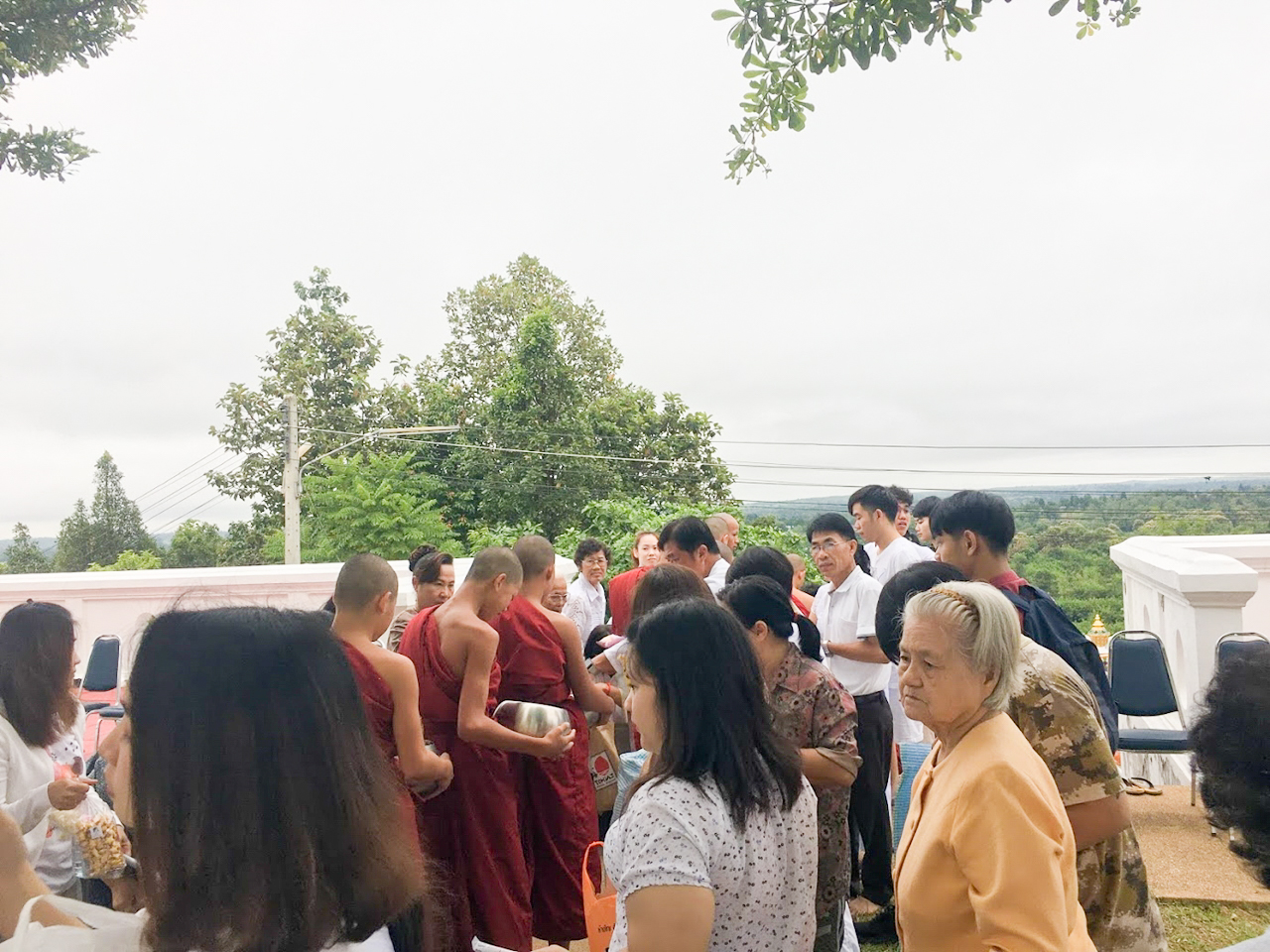 คณะรัฐศาสตร์และสังคมศาสตร์ มหาวิทยาลัยพะเยา ร่วมประเพณีตักบาตรเทโวโรหณะ เนื่องในวันมหาปวารณาออกพรรษา ประจำปี 2562