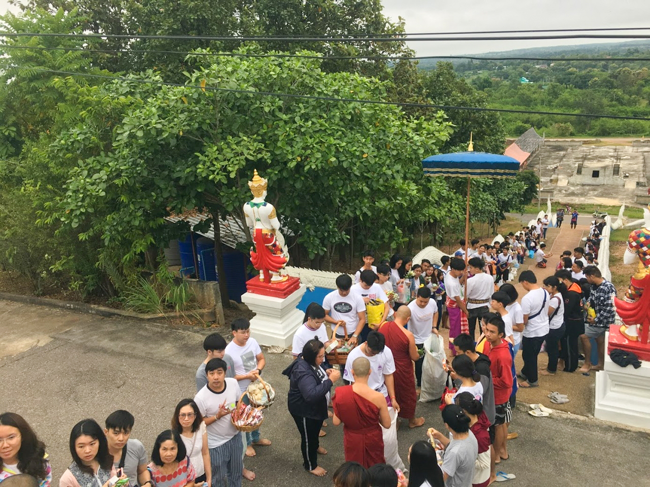 คณะรัฐศาสตร์และสังคมศาสตร์ มหาวิทยาลัยพะเยา ร่วมประเพณีตักบาตรเทโวโรหณะ เนื่องในวันมหาปวารณาออกพรรษา ประจำปี 2562