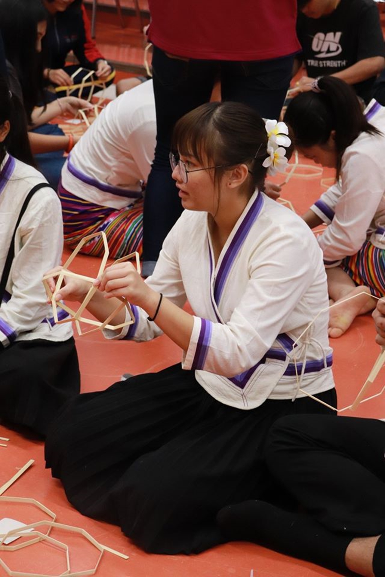 คณะรัฐศาสตร์และสังคมศาสตร์ ร่วมกับคณะศิลปศาสตร์ มหาวิทยาลัยพะเยา จัดโครงการทำนุบำรุงศิลปและวัฒนธรรม ประดิษฐ์โคมแขวนแบบล้านนา 