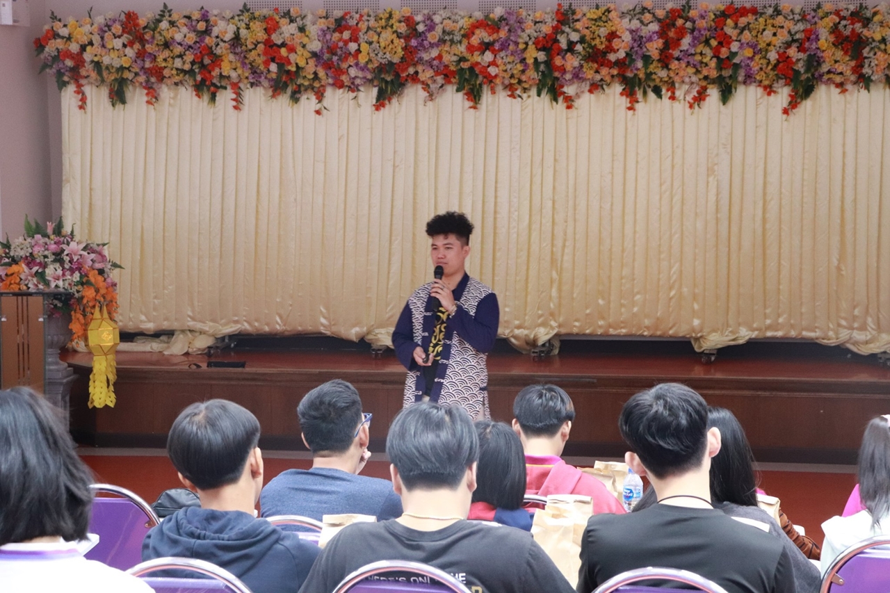 คณะรัฐศาสตร์และสังคมศาสตร์ ร่วมกับคณะศิลปศาสตร์ มหาวิทยาลัยพะเยา จัดโครงการทำนุบำรุงศิลปและวัฒนธรรม ประดิษฐ์โคมแขวนแบบล้านนา 