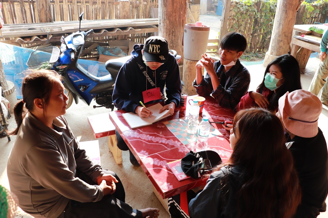 หน่วยกิจการนิสิต และสโมสรนิสิตคณะรัฐศาสตร์และสังคมศาสตร์ มหาวิทยาลัยพะเยา  ดำเนินโครงการส่งเสริมและพัฒนานิสิต กิจกรรมที่ 1 รัฐ-พัฒสัมพันธ์สร้างการเรียนรู้สู่ชุมชน ณ โรงเรียนริมวัง 2 ตำบลป่าหุ่ง อำเภอพาน จังหวัดเชียงราย