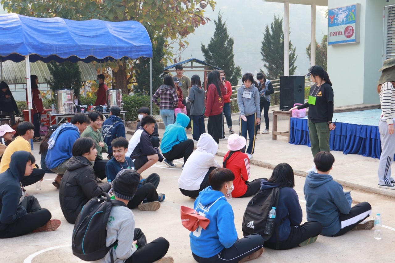 หน่วยกิจการนิสิต และสโมสรนิสิตคณะรัฐศาสตร์และสังคมศาสตร์ มหาวิทยาลัยพะเยา  ดำเนินโครงการส่งเสริมและพัฒนานิสิต กิจกรรมที่ 1 รัฐ-พัฒสัมพันธ์สร้างการเรียนรู้สู่ชุมชน ณ โรงเรียนริมวัง 2 ตำบลป่าหุ่ง อำเภอพาน จังหวัดเชียงราย