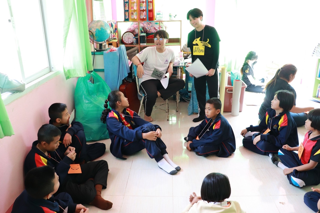 หน่วยกิจการนิสิต และสโมสรนิสิตคณะรัฐศาสตร์และสังคมศาสตร์ มหาวิทยาลัยพะเยา  ดำเนินโครงการส่งเสริมและพัฒนานิสิต กิจกรรมที่ 1 รัฐ-พัฒสัมพันธ์สร้างการเรียนรู้สู่ชุมชน ณ โรงเรียนริมวัง 2 ตำบลป่าหุ่ง อำเภอพาน จังหวัดเชียงราย