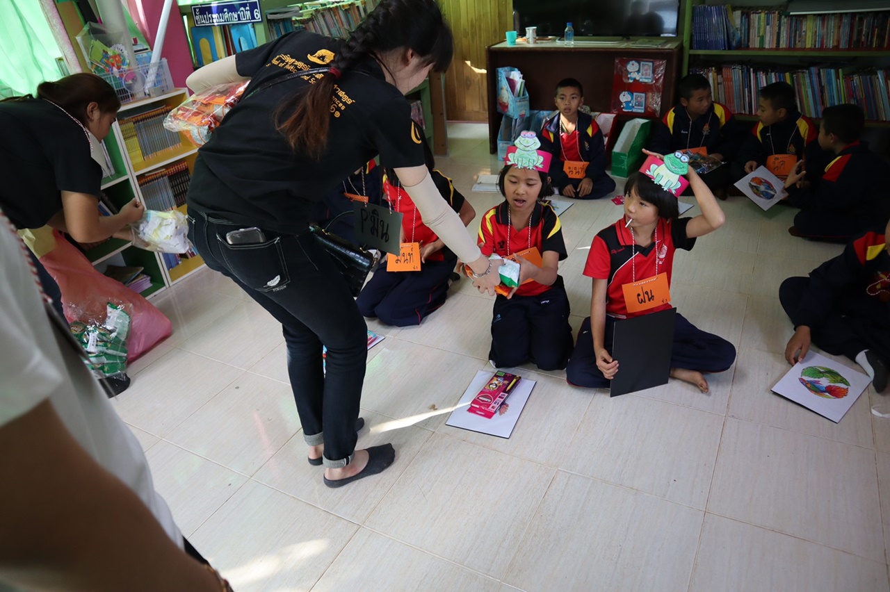 หน่วยกิจการนิสิต และสโมสรนิสิตคณะรัฐศาสตร์และสังคมศาสตร์ มหาวิทยาลัยพะเยา  ดำเนินโครงการส่งเสริมและพัฒนานิสิต กิจกรรมที่ 1 รัฐ-พัฒสัมพันธ์สร้างการเรียนรู้สู่ชุมชน ณ โรงเรียนริมวัง 2 ตำบลป่าหุ่ง อำเภอพาน จังหวัดเชียงราย