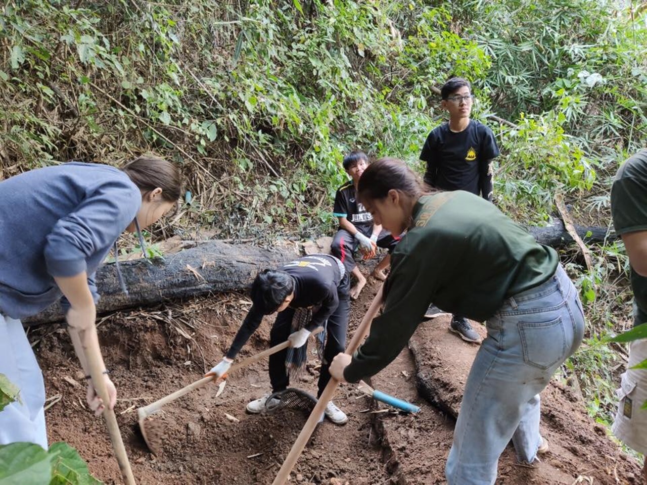 หน่วยกิจการนิสิต และสโมสรนิสิตคณะรัฐศาสตร์และสังคมศาสตร์ มหาวิทยาลัยพะเยา  ดำเนินโครงการส่งเสริมและพัฒนานิสิต กิจกรรมที่ 1 รัฐ-พัฒสัมพันธ์สร้างการเรียนรู้สู่ชุมชน ณ โรงเรียนริมวัง 2 ตำบลป่าหุ่ง อำเภอพาน จังหวัดเชียงราย