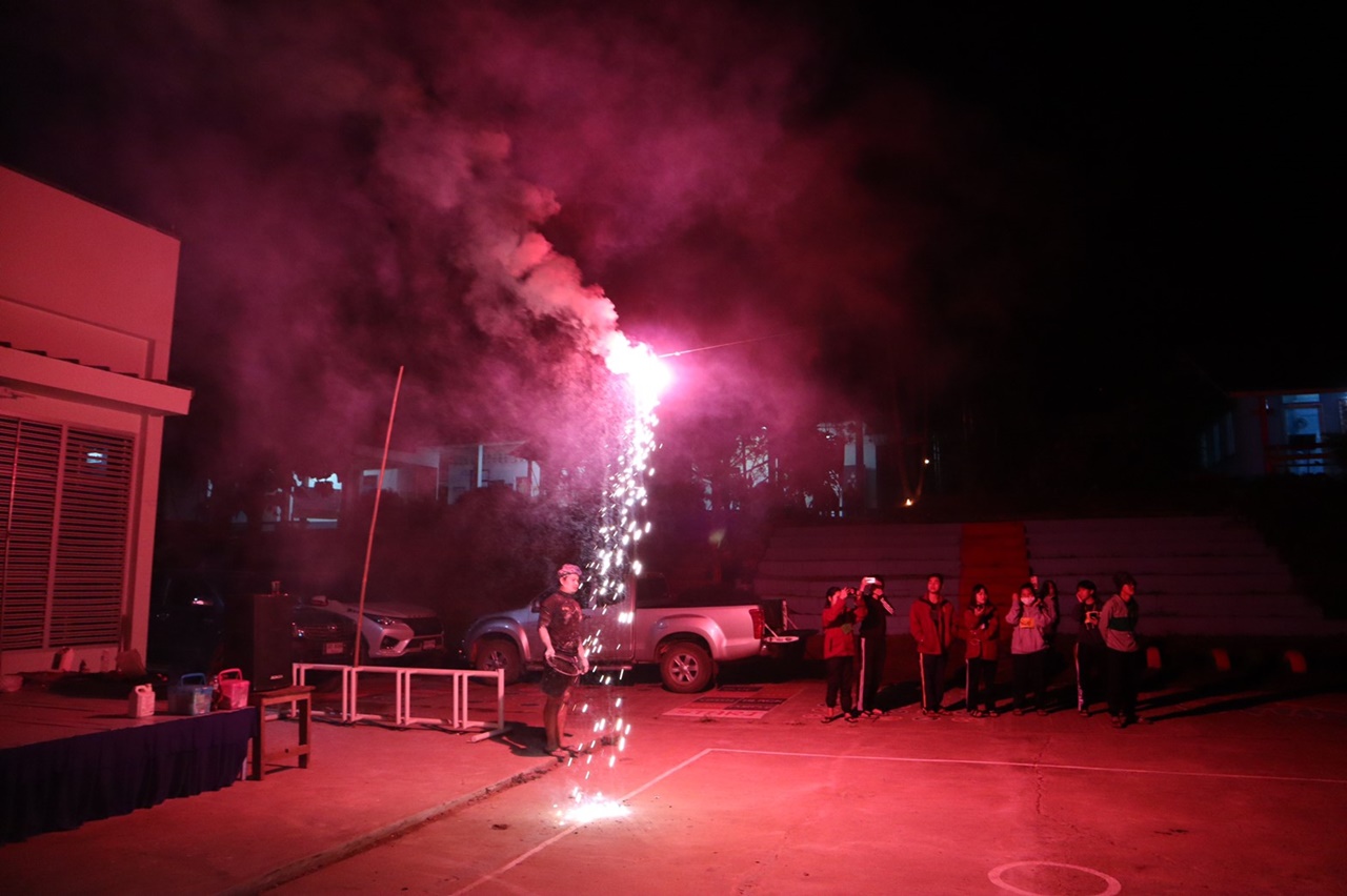 หน่วยกิจการนิสิต และสโมสรนิสิตคณะรัฐศาสตร์และสังคมศาสตร์ มหาวิทยาลัยพะเยา  ดำเนินโครงการส่งเสริมและพัฒนานิสิต กิจกรรมที่ 1 รัฐ-พัฒสัมพันธ์สร้างการเรียนรู้สู่ชุมชน ณ โรงเรียนริมวัง 2 ตำบลป่าหุ่ง อำเภอพาน จังหวัดเชียงราย