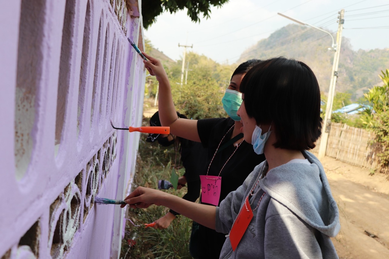 หน่วยกิจการนิสิต และสโมสรนิสิตคณะรัฐศาสตร์และสังคมศาสตร์ มหาวิทยาลัยพะเยา  ดำเนินโครงการส่งเสริมและพัฒนานิสิต กิจกรรมที่ 1 รัฐ-พัฒสัมพันธ์สร้างการเรียนรู้สู่ชุมชน ณ โรงเรียนริมวัง 2 ตำบลป่าหุ่ง อำเภอพาน จังหวัดเชียงราย