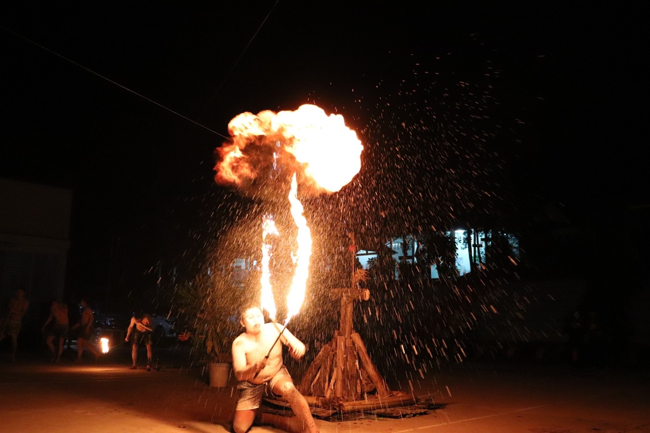 หน่วยกิจการนิสิต และสโมสรนิสิตคณะรัฐศาสตร์และสังคมศาสตร์ มหาวิทยาลัยพะเยา  ดำเนินโครงการส่งเสริมและพัฒนานิสิต กิจกรรมที่ 1 รัฐ-พัฒสัมพันธ์สร้างการเรียนรู้สู่ชุมชน ณ โรงเรียนริมวัง 2 ตำบลป่าหุ่ง อำเภอพาน จังหวัดเชียงราย