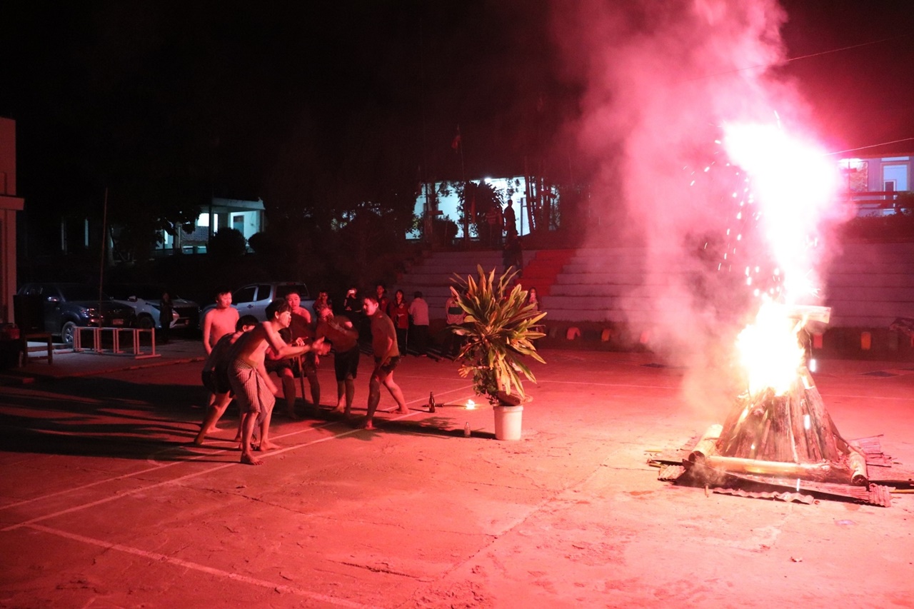 หน่วยกิจการนิสิต และสโมสรนิสิตคณะรัฐศาสตร์และสังคมศาสตร์ มหาวิทยาลัยพะเยา  ดำเนินโครงการส่งเสริมและพัฒนานิสิต กิจกรรมที่ 1 รัฐ-พัฒสัมพันธ์สร้างการเรียนรู้สู่ชุมชน ณ โรงเรียนริมวัง 2 ตำบลป่าหุ่ง อำเภอพาน จังหวัดเชียงราย