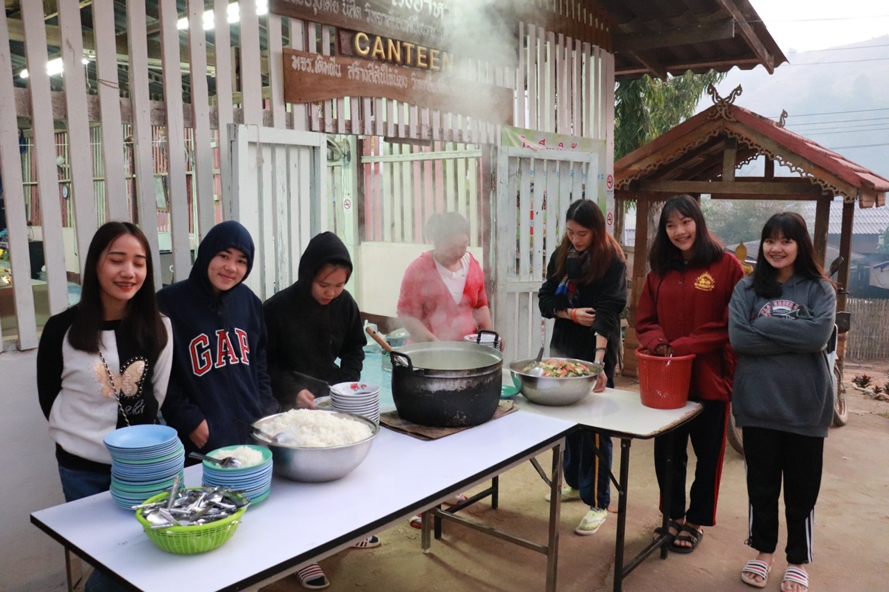 หน่วยกิจการนิสิต และสโมสรนิสิตคณะรัฐศาสตร์และสังคมศาสตร์ มหาวิทยาลัยพะเยา  ดำเนินโครงการส่งเสริมและพัฒนานิสิต กิจกรรมที่ 1 รัฐ-พัฒสัมพันธ์สร้างการเรียนรู้สู่ชุมชน ณ โรงเรียนริมวัง 2 ตำบลป่าหุ่ง อำเภอพาน จังหวัดเชียงราย