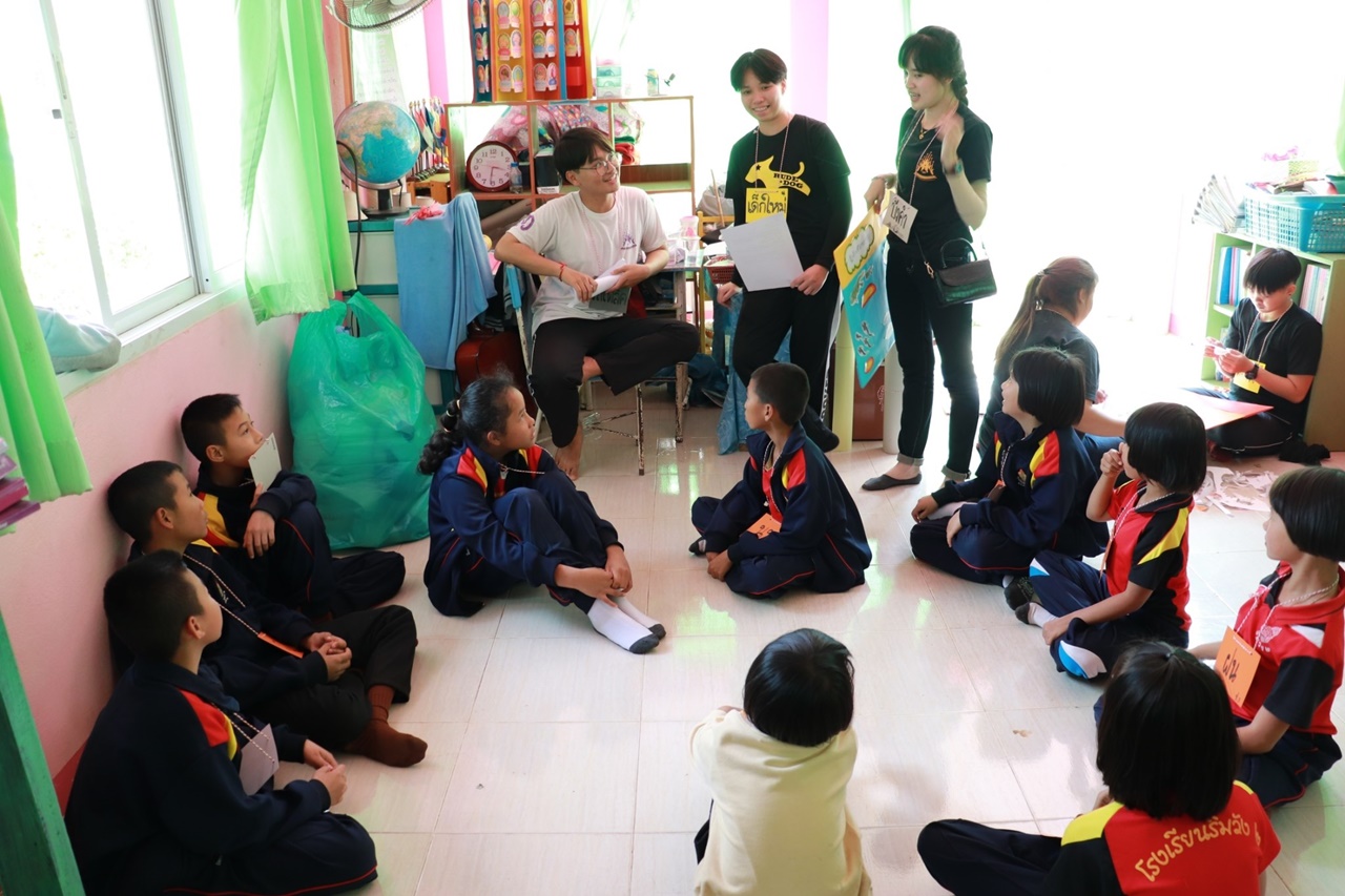 หน่วยกิจการนิสิต และสโมสรนิสิตคณะรัฐศาสตร์และสังคมศาสตร์ มหาวิทยาลัยพะเยา  ดำเนินโครงการส่งเสริมและพัฒนานิสิต กิจกรรมที่ 1 รัฐ-พัฒสัมพันธ์สร้างการเรียนรู้สู่ชุมชน ณ โรงเรียนริมวัง 2 ตำบลป่าหุ่ง อำเภอพาน จังหวัดเชียงราย