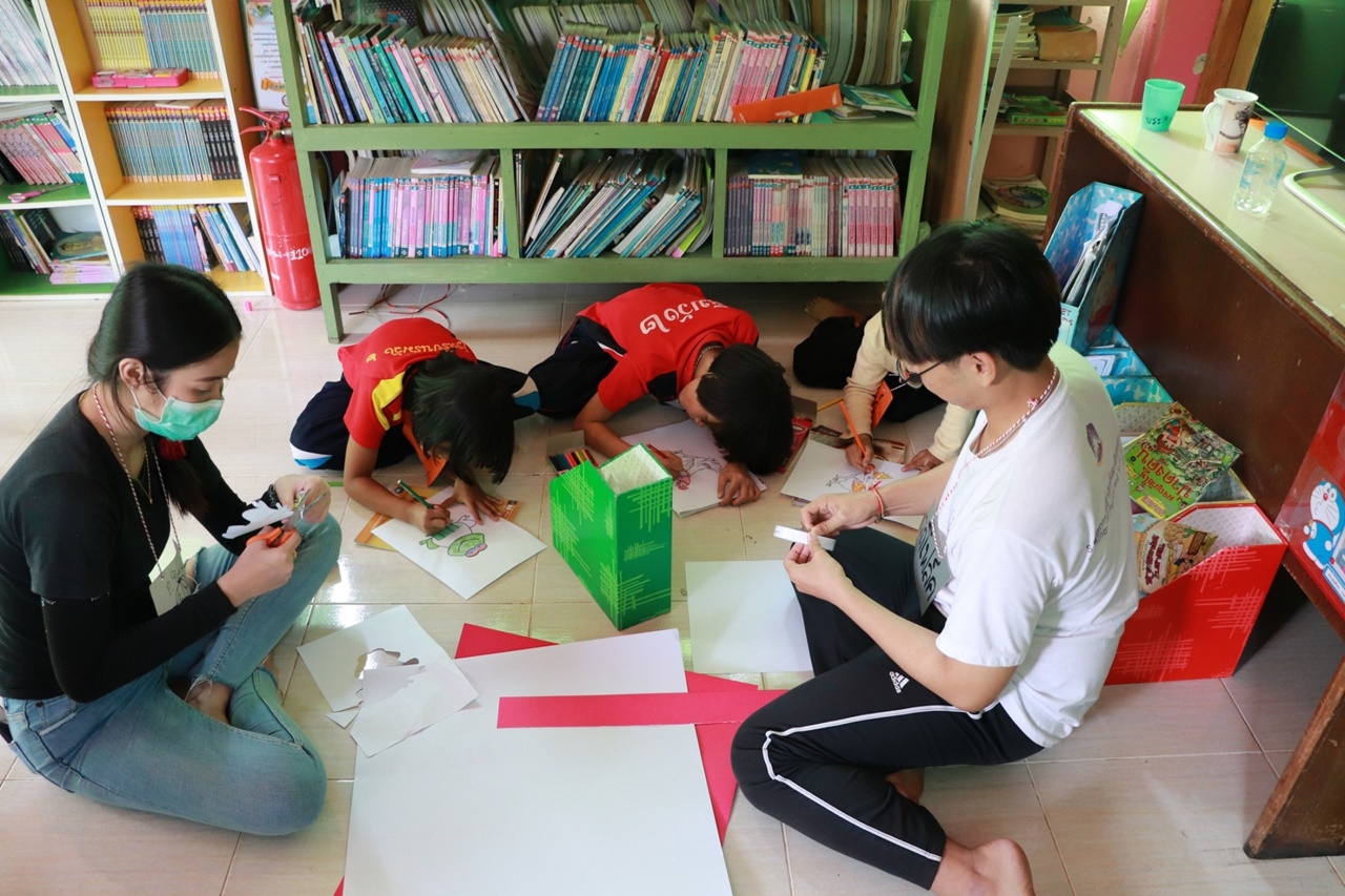 หน่วยกิจการนิสิต และสโมสรนิสิตคณะรัฐศาสตร์และสังคมศาสตร์ มหาวิทยาลัยพะเยา  ดำเนินโครงการส่งเสริมและพัฒนานิสิต กิจกรรมที่ 1 รัฐ-พัฒสัมพันธ์สร้างการเรียนรู้สู่ชุมชน ณ โรงเรียนริมวัง 2 ตำบลป่าหุ่ง อำเภอพาน จังหวัดเชียงราย