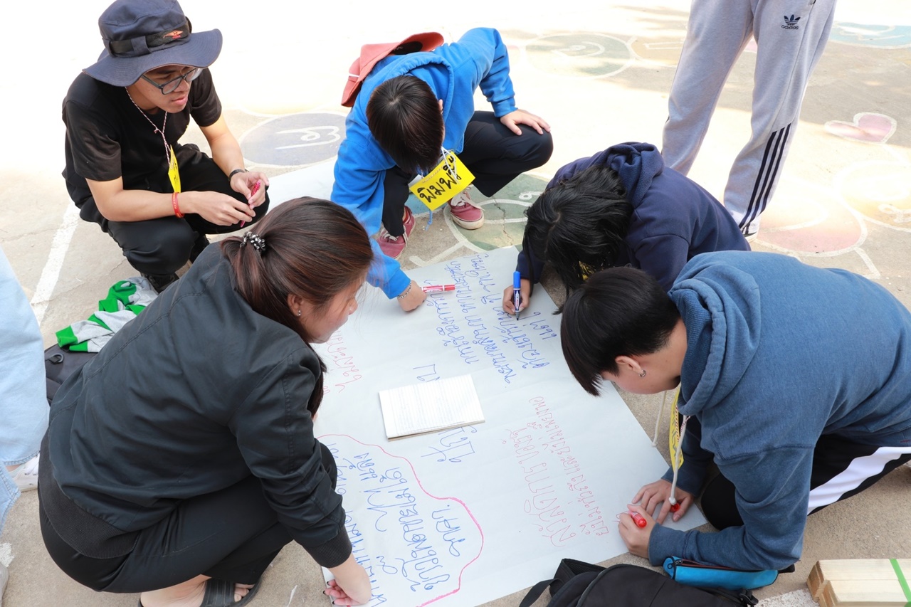 หน่วยกิจการนิสิต และสโมสรนิสิตคณะรัฐศาสตร์และสังคมศาสตร์ มหาวิทยาลัยพะเยา  ดำเนินโครงการส่งเสริมและพัฒนานิสิต กิจกรรมที่ 1 รัฐ-พัฒสัมพันธ์สร้างการเรียนรู้สู่ชุมชน ณ โรงเรียนริมวัง 2 ตำบลป่าหุ่ง อำเภอพาน จังหวัดเชียงราย