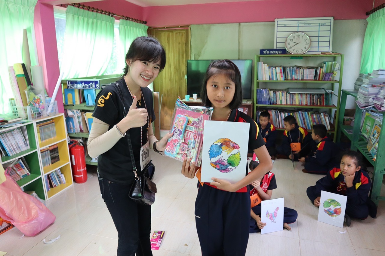 หน่วยกิจการนิสิต และสโมสรนิสิตคณะรัฐศาสตร์และสังคมศาสตร์ มหาวิทยาลัยพะเยา  ดำเนินโครงการส่งเสริมและพัฒนานิสิต กิจกรรมที่ 1 รัฐ-พัฒสัมพันธ์สร้างการเรียนรู้สู่ชุมชน ณ โรงเรียนริมวัง 2 ตำบลป่าหุ่ง อำเภอพาน จังหวัดเชียงราย