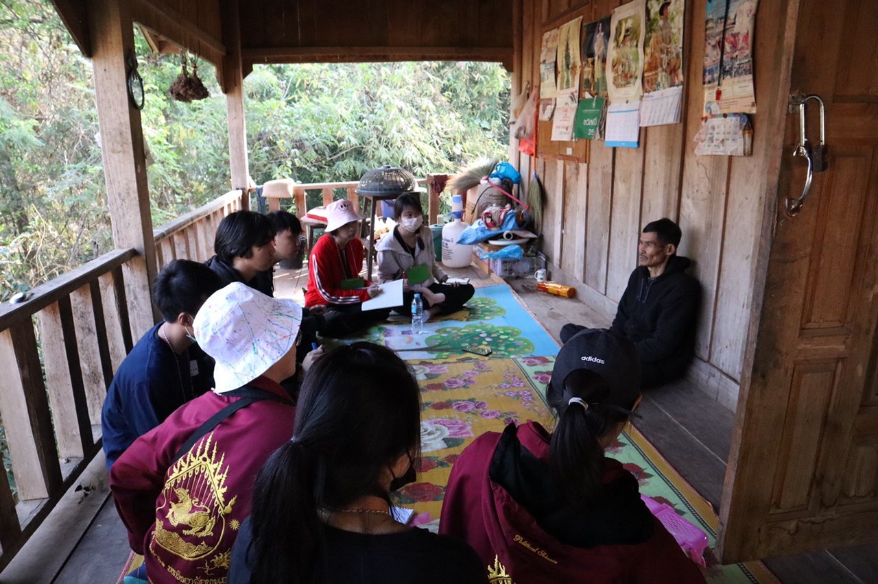 หน่วยกิจการนิสิต และสโมสรนิสิตคณะรัฐศาสตร์และสังคมศาสตร์ มหาวิทยาลัยพะเยา  ดำเนินโครงการส่งเสริมและพัฒนานิสิต กิจกรรมที่ 1 รัฐ-พัฒสัมพันธ์สร้างการเรียนรู้สู่ชุมชน ณ โรงเรียนริมวัง 2 ตำบลป่าหุ่ง อำเภอพาน จังหวัดเชียงราย