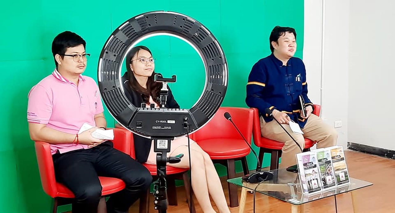 คณะรัฐศาสตร์และสังคมศาสตร์ มหาวิทยาลัยพะเยา ดำเนินกิจกรรมปฐมนิเทศนิสิต ประจำปีการศึกษา 2563 ในรูปแบบออนไลน์ Facebook Live