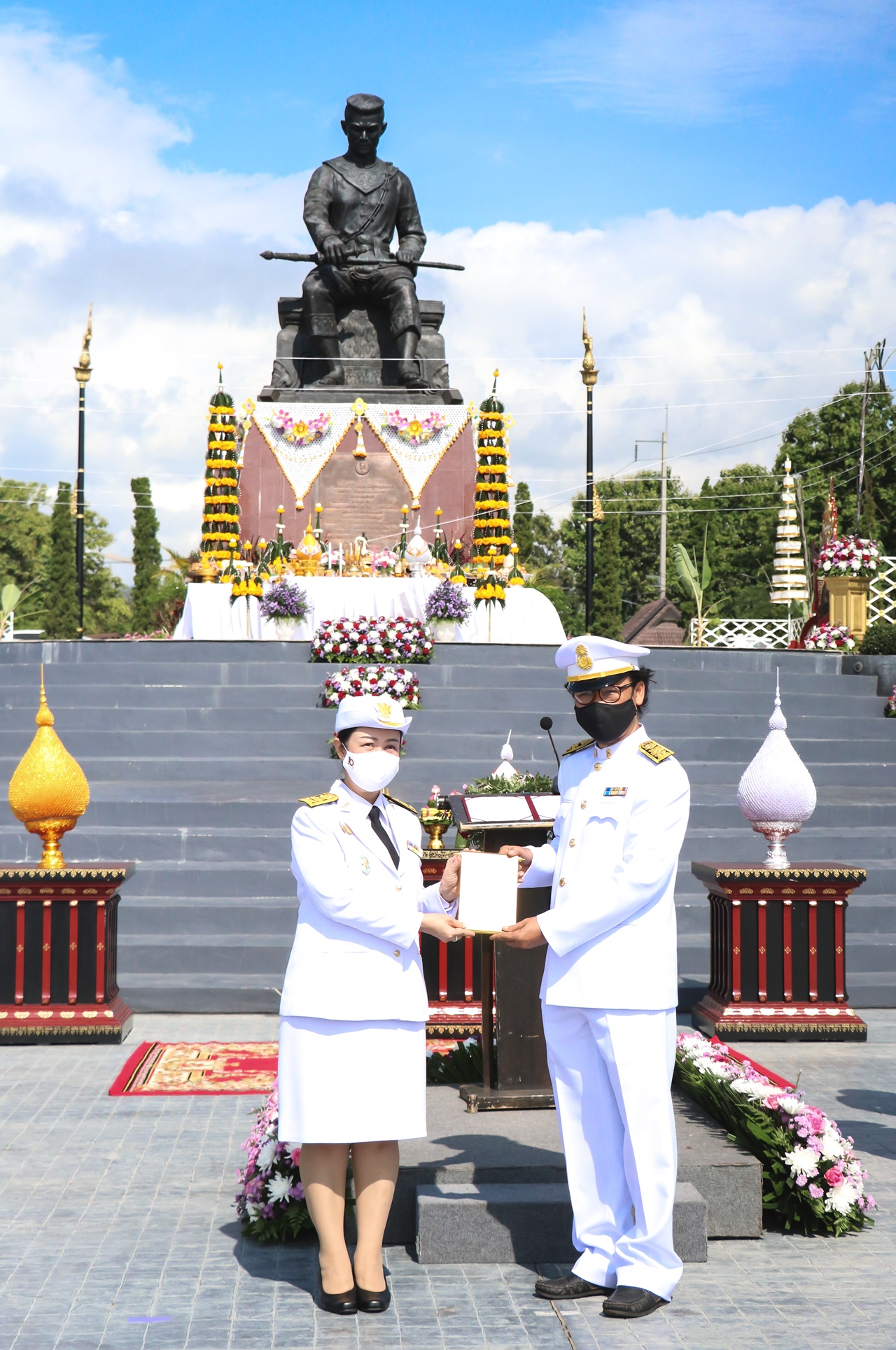 ผศ.มนตรา พงษ์นิล ได้รับคัดเลือกให้เป็นบุคลากรดีเด่น สายวิชาการ ประจำปี พ.ศ. 2563 สาขามนุษยศาสตร์และสังคมศาสตร์ บุคลากรดีเด่น มหาวิทยาลัยพะเยา ประจำปี พ.ศ.2563