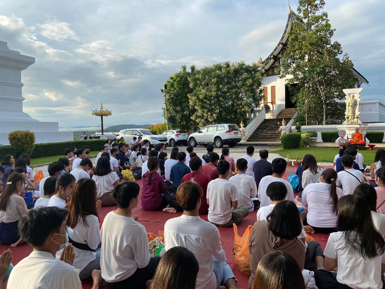 คณะรัฐศาสตร์และสังคมศาสตร์ มหาวิทยาลัยพะเยา ร่วมประเพณีตักบาตรเทโวโรหณะ เนื่องในวันมหาปวารณาออกพรรษา ประจำปี 2563