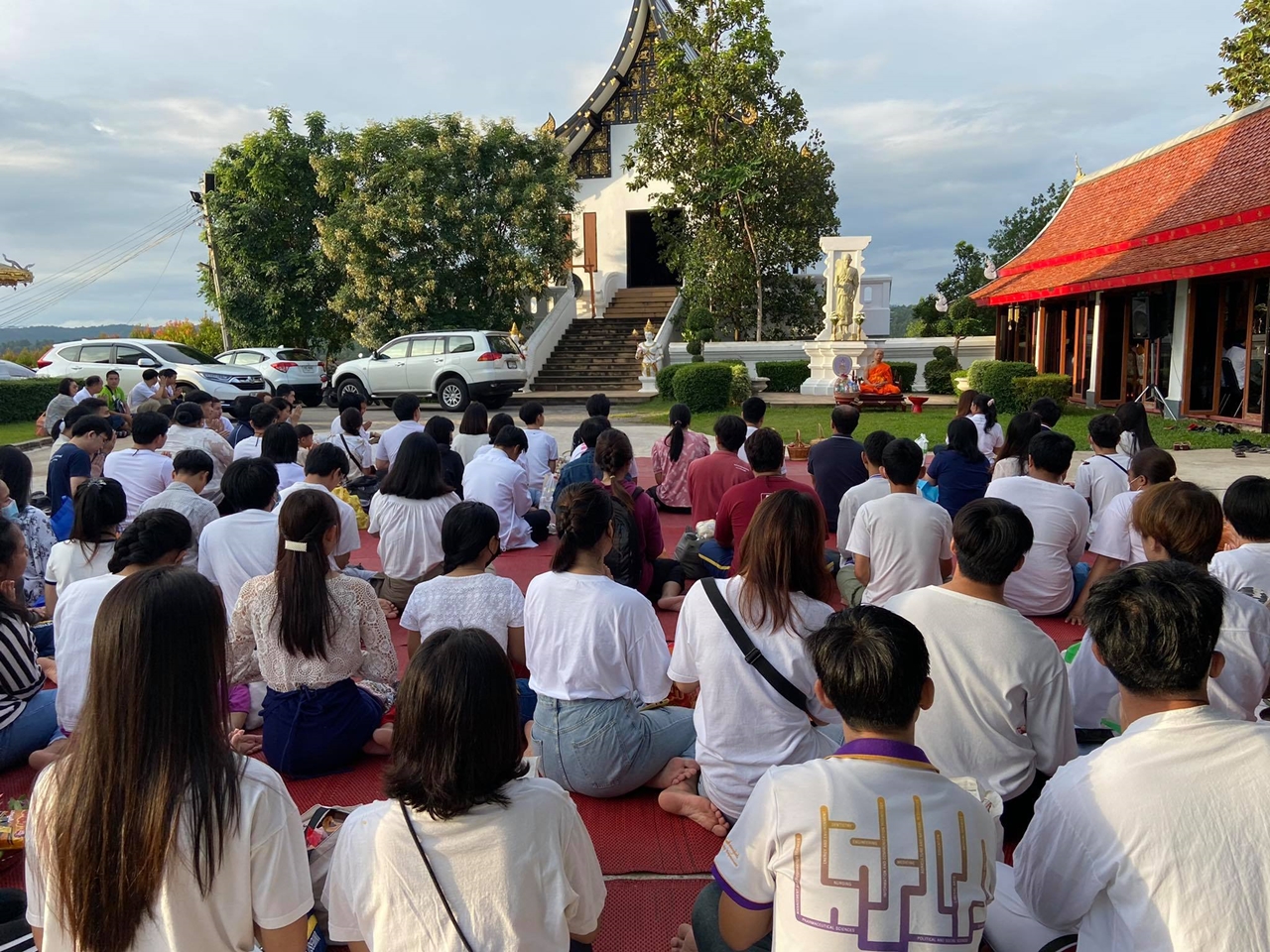 คณะรัฐศาสตร์และสังคมศาสตร์ มหาวิทยาลัยพะเยา ร่วมประเพณีตักบาตรเทโวโรหณะ เนื่องในวันมหาปวารณาออกพรรษา ประจำปี 2563