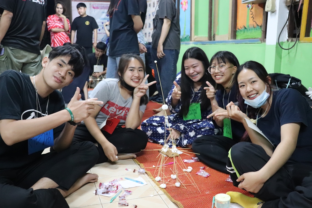 คณะรัฐศาสตร์และสังคมศาสตร์ มหาวิทยาลัยพะเยา ดำเนินโครงการส่งเสริมและสร้างการเรียนรู้สู่ชุมชน ค่ายรัฐ-พัฒน์รวมใจพัฒนา ปีที่ 2 ณ โรงเรียนบ้านแม่งาวใต้ อำเภองาว จังหวัดลำปาง