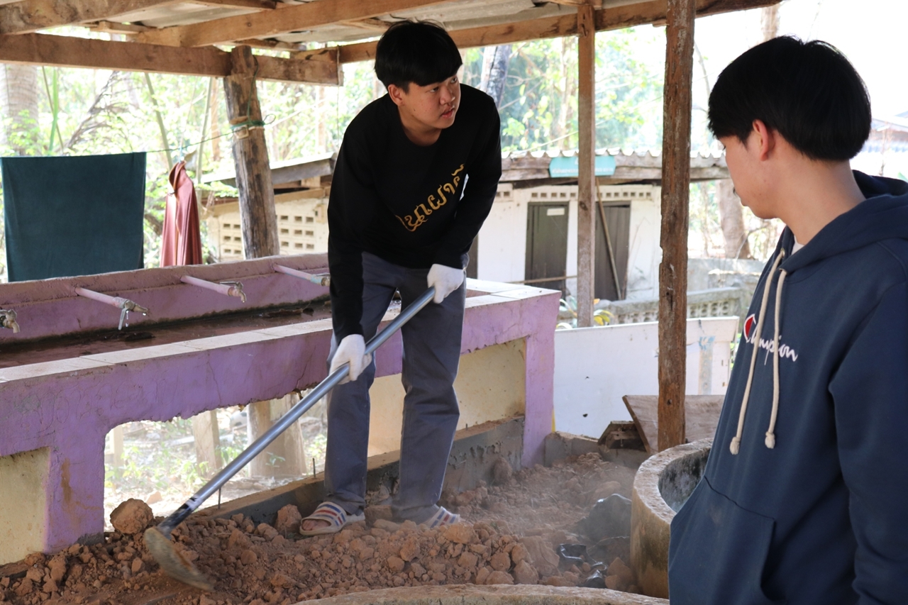 คณะรัฐศาสตร์และสังคมศาสตร์ มหาวิทยาลัยพะเยา ดำเนินโครงการส่งเสริมและสร้างการเรียนรู้สู่ชุมชน ค่ายรัฐ-พัฒน์รวมใจพัฒนา ปีที่ 2 ณ โรงเรียนบ้านแม่งาวใต้ อำเภองาว จังหวัดลำปาง