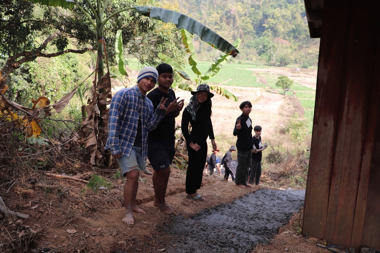 คณะรัฐศาสตร์และสังคมศาสตร์ มหาวิทยาลัยพะเยา ดำเนินโครงการส่งเสริมและสร้างการเรียนรู้สู่ชุมชน ค่ายรัฐ-พัฒน์รวมใจพัฒนา ปีที่ 2 ณ โรงเรียนบ้านแม่งาวใต้ อำเภองาว จังหวัดลำปาง