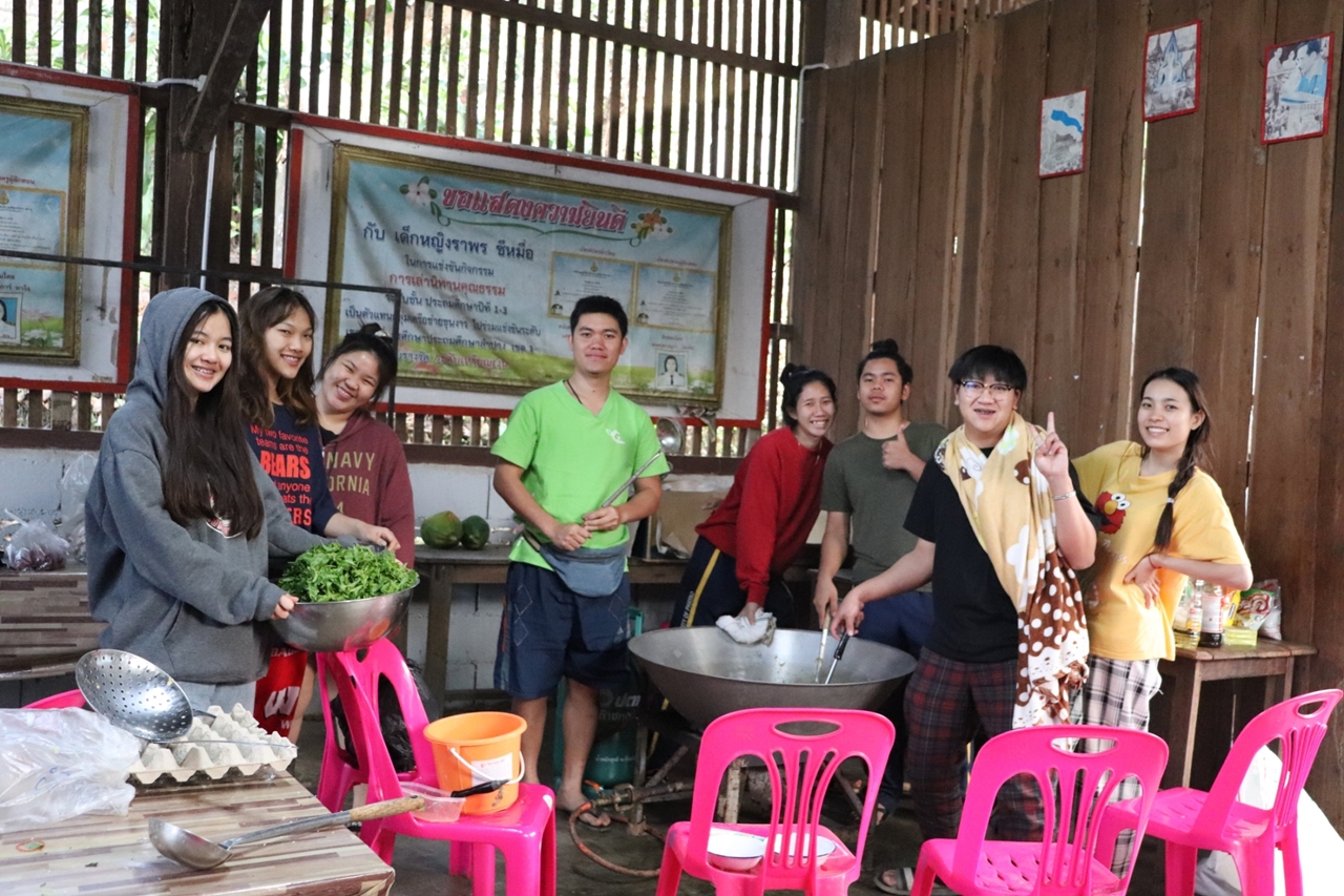 คณะรัฐศาสตร์และสังคมศาสตร์ มหาวิทยาลัยพะเยา ดำเนินโครงการส่งเสริมและสร้างการเรียนรู้สู่ชุมชน ค่ายรัฐ-พัฒน์รวมใจพัฒนา ปีที่ 2 ณ โรงเรียนบ้านแม่งาวใต้ อำเภองาว จังหวัดลำปาง
